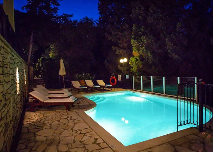 Lemonia Yaliskari Bay