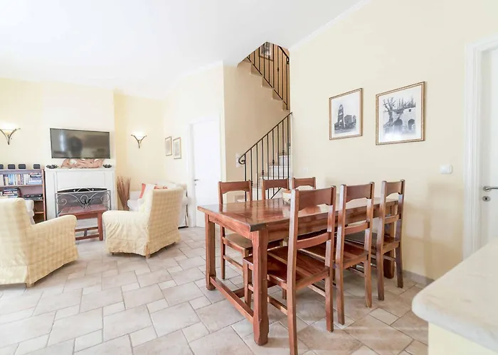 Lemonia Yaliskari Bay * Jimári